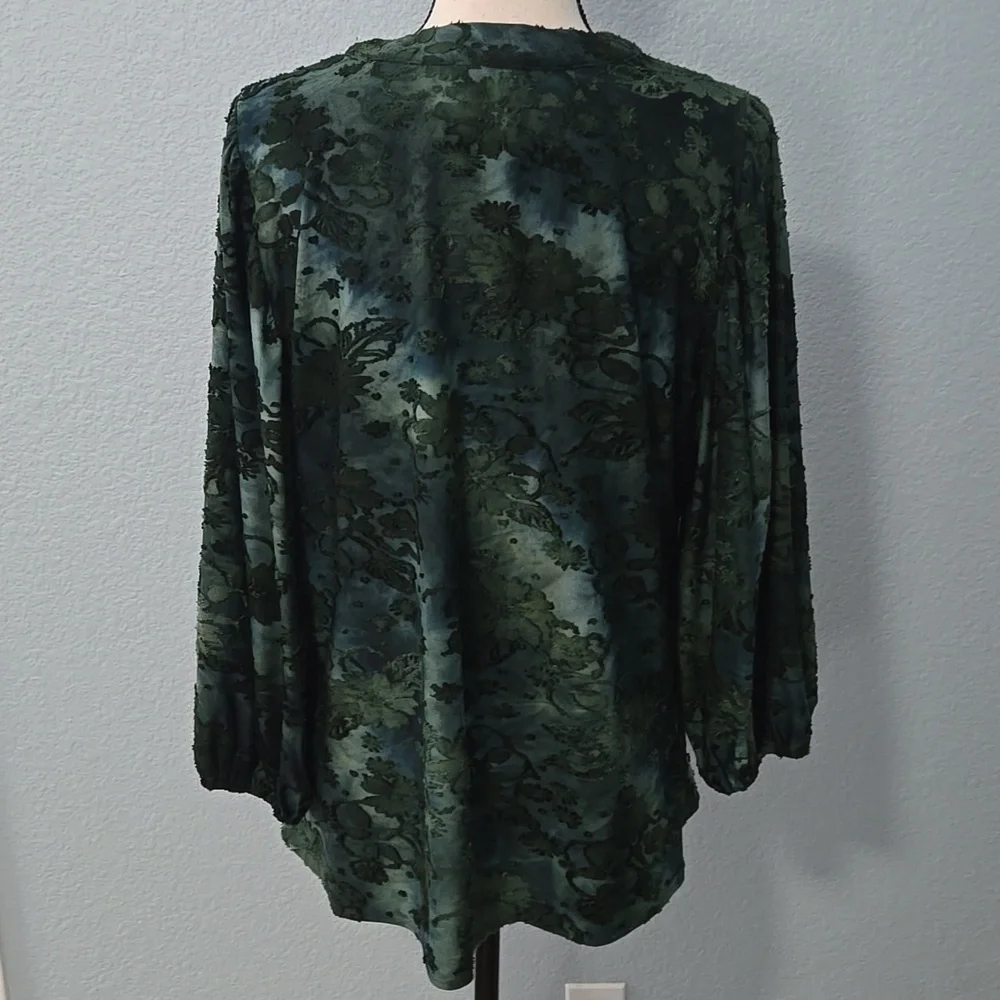 CALESSA Velvet Burnout Tie-Dye Split V-Neck Wrist Length Sleeve Tunic SZ LARGE - Picture 8 of 13